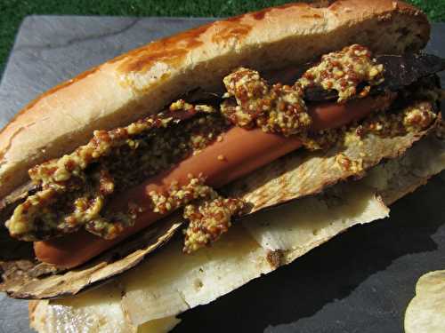 Hot-dog aubergine, tomme de chèvre, saucisse de volaille