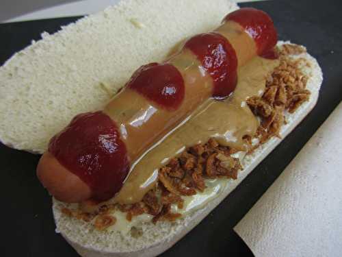 Hot-dog saucisse, Fourme d'Ambert, oignon
