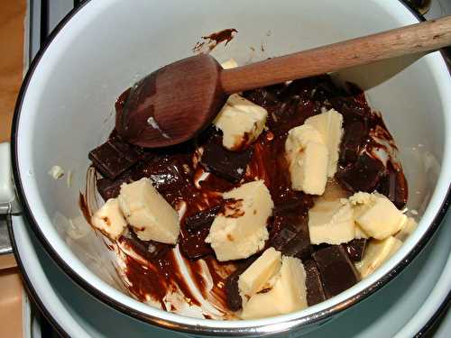 Mousse de poires sur brownie au chocolat