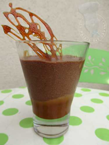 Mousse sur coulis de caramel