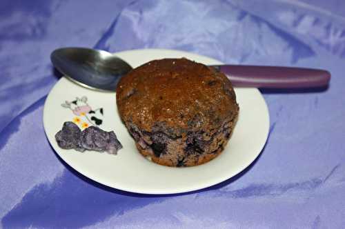 Muffins à la violette, aux myrtilles sauvages et au pavot