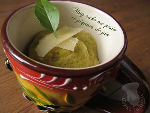 Mug cake au pesto et pignons de pin