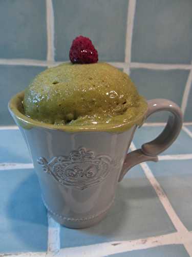 Mug cake chocolat blanc, Matcha & framboises