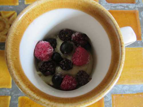 Mug financier aux fruits rouges