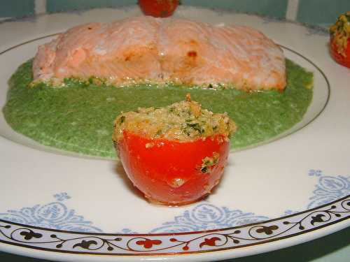 Pavé de saumon à la crème d'épinard, petites tomates Provençales