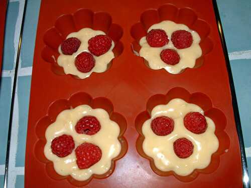 Petits muffins chocolat blanc, amandes, framboises