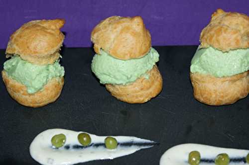 Profiteroles aux petits pois, crème au chèvre