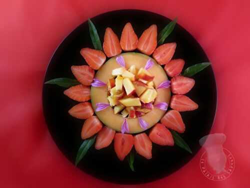 Salade de fruits comme une fleur