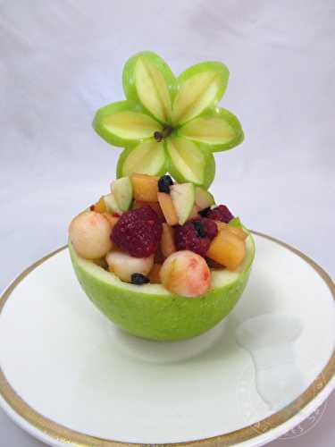 Salade de fruits en coque de pomme