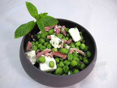 Salade de petits pois, féta, lardons