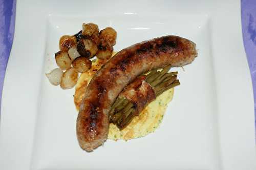 Saucisse de Pierrefort sur sa farinette Auvergnate, son fagot de haricots verts et ses oignons grelots