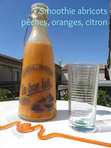 Smoothie abricots, pêches, oranges, citron