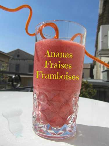 Smoothie ananas, fraises, framboises