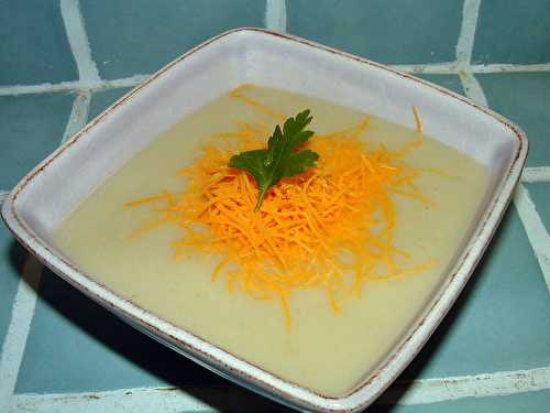 Soupe d'endives et son îlot de mimolette