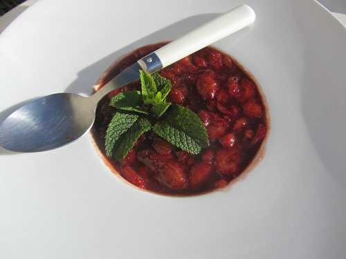 Soupe de fraises gingembre et menthe