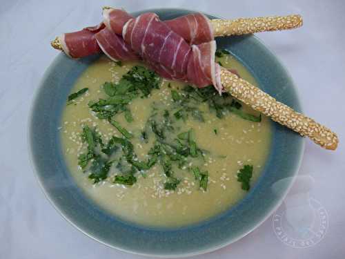 Soupe froide de pois chiches façon houmous, gressins et jambon sec