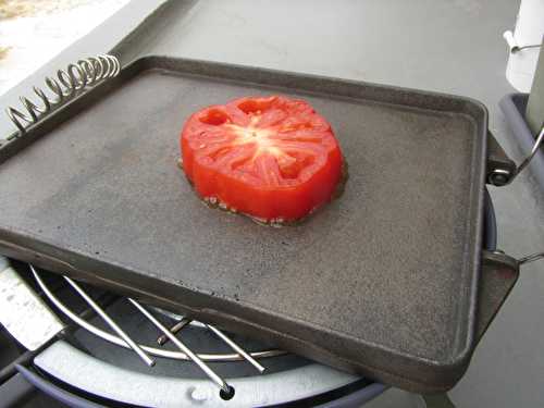 Steak de tomate en salade
