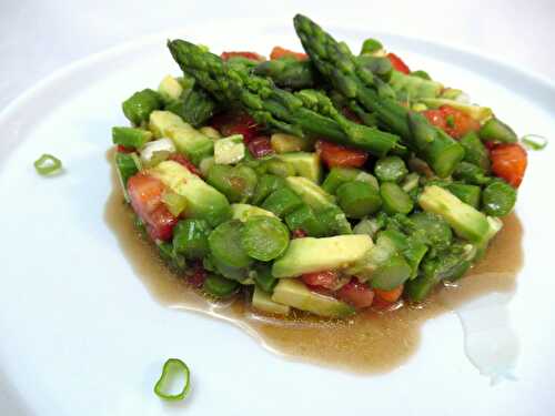 Tartare d'asperges vertes, fraises et avocat