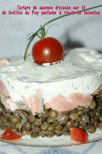 Tartare de saumon d'Ecosse sur lit de lentilles du Puy, parfumé à l'huile de noisette