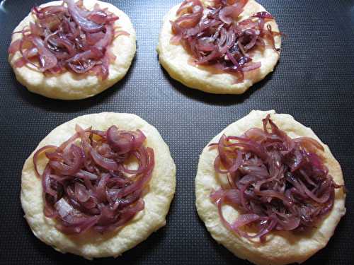 Tarte fine à la tomate, magret et Pélardon