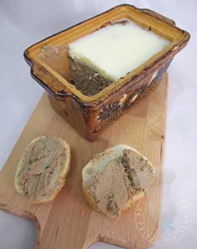 Terrine de foies de volaille au thym et au romarin