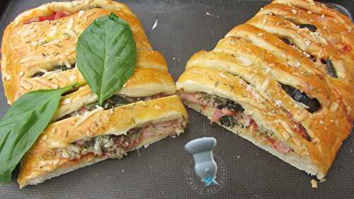 Fougasse rapide à la tomate, jambon, olives
