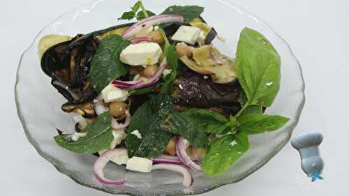 Salade de courgette et aubergine aux pois chiches et à la féta