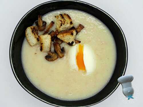 Velouté d'oignons doux, crème de châtaignes et oeuf mollet