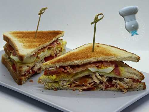 Club sandwich poulet, bacon, oeuf