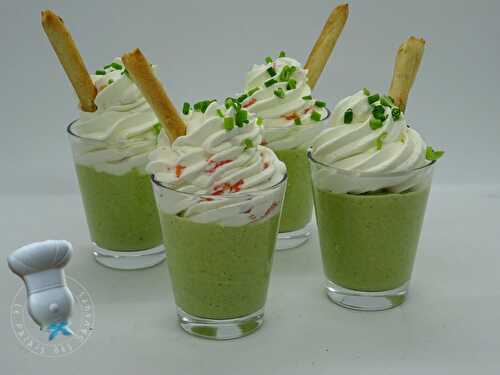 Verrine de crème d'asperges et chantilly au saumon fumé