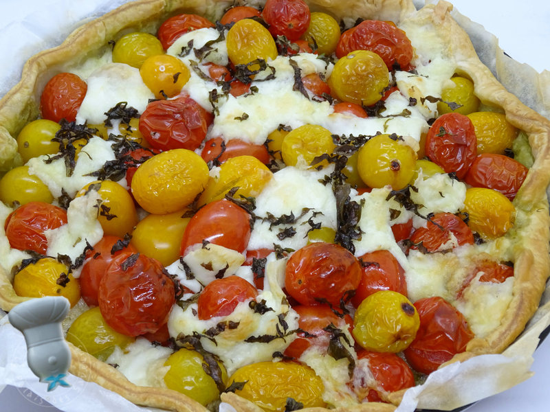 Tarte aux tomates cerise, pesto et mozza