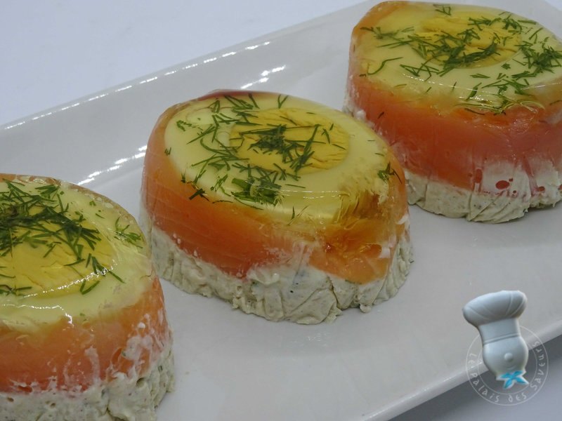 Aspic au saumon et mousse de crabe