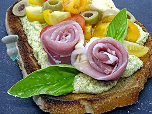 Crostini de tomates au pesto et ricotta