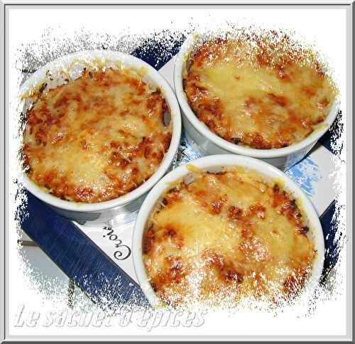 Petits gratins de riz à la tomate et aux oignons