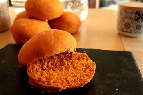 Pain à hamburger rouge au paprika