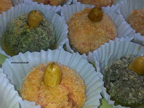 Boules noix de coco fondantes au miel - Le Sucré Salé d'Oum Souhaib