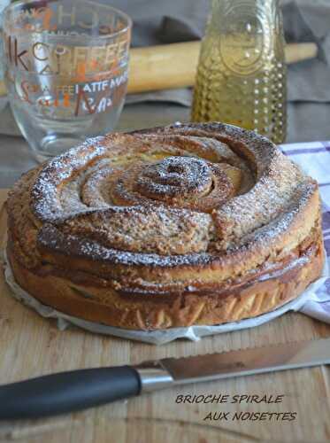 Brioche spirale aux noisettes