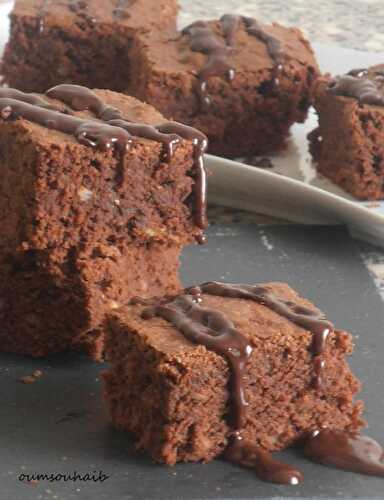 Brownies aux noix sauce chocolat terriblement bon