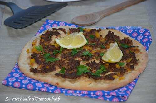 Lahmacun pizza turque