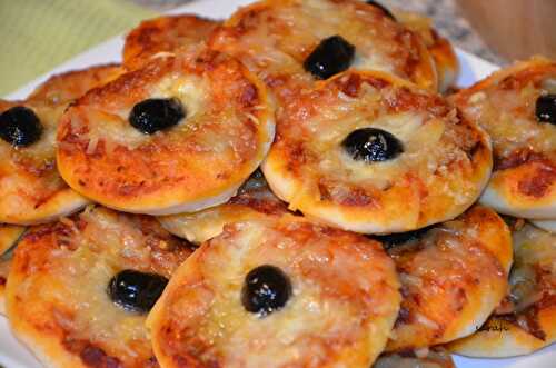 Mini pizzas aux deux poivrons et deux fromages spécial apéro