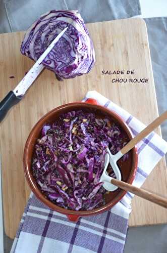 Salade de chou rouge aux herbes et aux noix - Le Sucré Salé d'Oum Souhaib