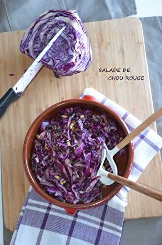 Salade de chou rouge aux herbes et aux noix