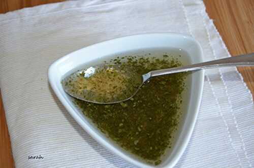 Sauce vinaigrette extra aux herbes et à l'ail