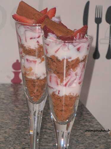 Verrine fraise rapide au yaourt grecque