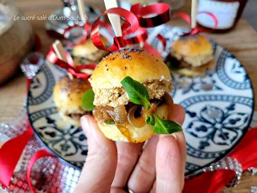 Mini burger au foie gras et confit d'oignon