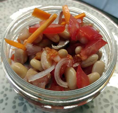 Salade hareng, haricots blanc, tomates et carottes