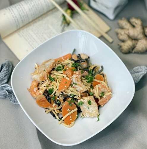 Pâtes sautées aux crevettes et poisson