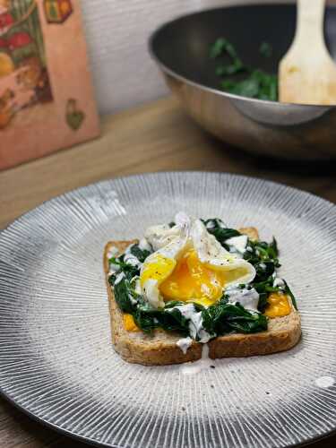 Toasts aux épinards et œufs pochés