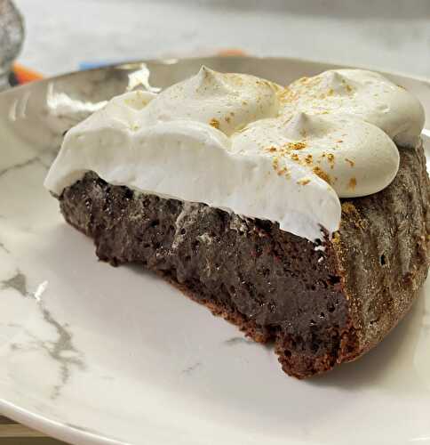 Le gâteau moelleux mi-cuit au chocolat