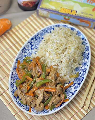 Viande sautée au sésame et légumes